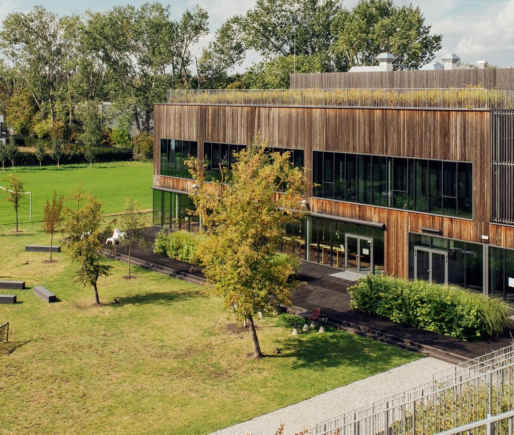 Akademeia High Shool Πολυτελή Νέα