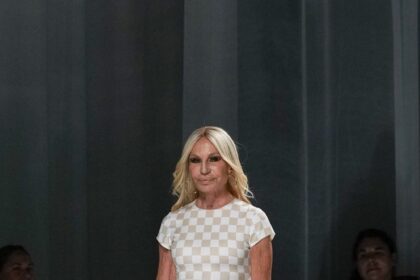 Η Donatella Versace αναχωρεί