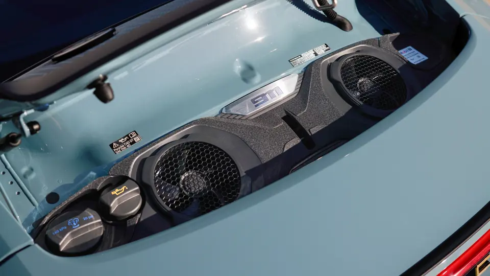 &Mu;&iota;&alpha; &mu;&omicron;&nu;&alpha;&delta;&iota;&kappa;ή Porsche