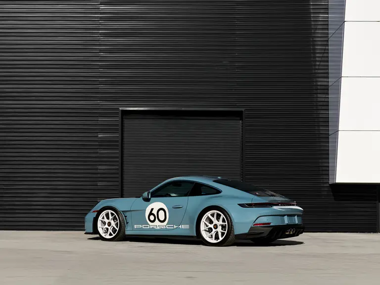 &Mu;&iota;&alpha; &mu;&omicron;&nu;&alpha;&delta;&iota;&kappa;ή Porsche