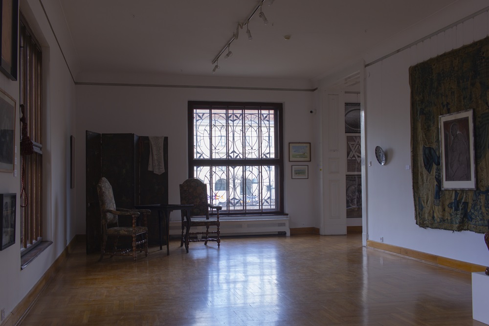 Disorderly Palace. &Omicron; Franciszek Starowieyski &xi;&alpha;&nu;ά &sigma;&tau;&eta;&nu; &Kappa;&rho;&alpha;&kappa;&omicron;&beta;ί&alpha; - &tau;&epsilon;&kappa;&mu;&eta;&rho;ί&omega;&sigma;&eta; έ&kappa;&theta;&epsilon;&sigma;&eta;&sigmaf;