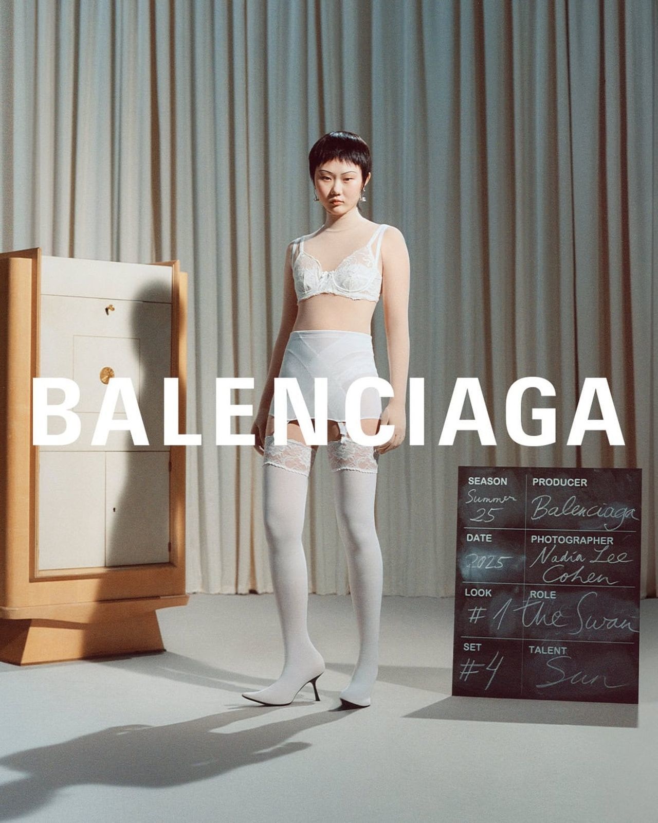 &Kappa;&alpha;&lambda;&omicron;&kappa;&alpha;&iota;&rho;&iota;&nu;ή &kappa;&alpha;&mu;&pi;ά&nu;&iota;&alpha; Balenciaga7
