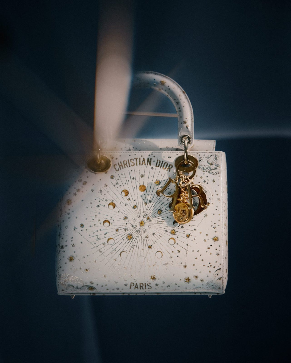 &Sigma;&epsilon;&lambda;&eta;&nu;&iota;&alpha;&kappa;ή &kappa;&alpha;&mu;&pi;ά&nu;&iota;&alpha; Dior 2025