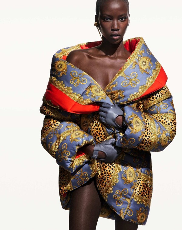 &Eta; &tau;&epsilon;&lambda;&epsilon;&upsilon;&tau;&alpha;ί&alpha; &kappa;&alpha;&mu;&pi;ά&nu;&iota;&alpha; &tau;&omicron;&upsilon; Versace