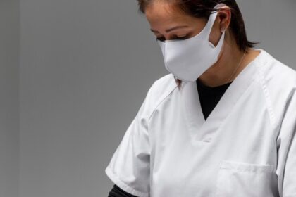 Γυναίκα μετά τη θεραπεία προσώπου 23 2148906477