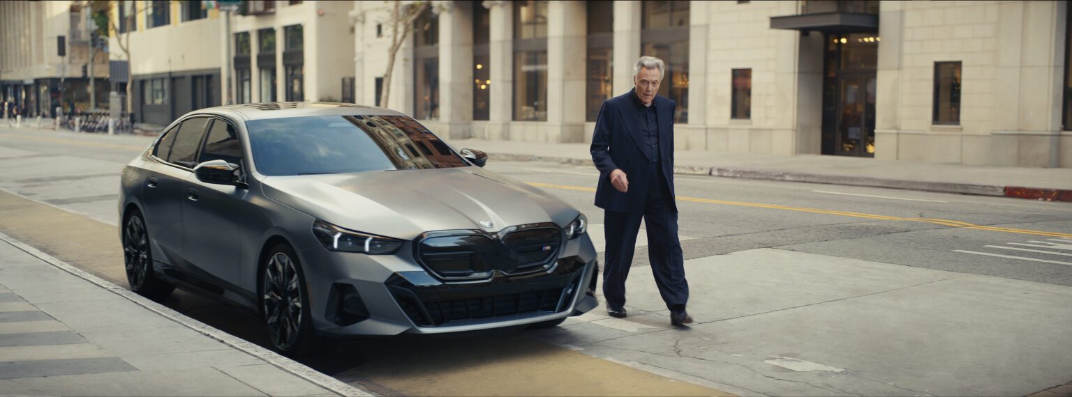 Ο Christopher Walken δίνει τον τόνο στη διαφήμιση της BMW και στο Super Bowl που κλιμακώνεται