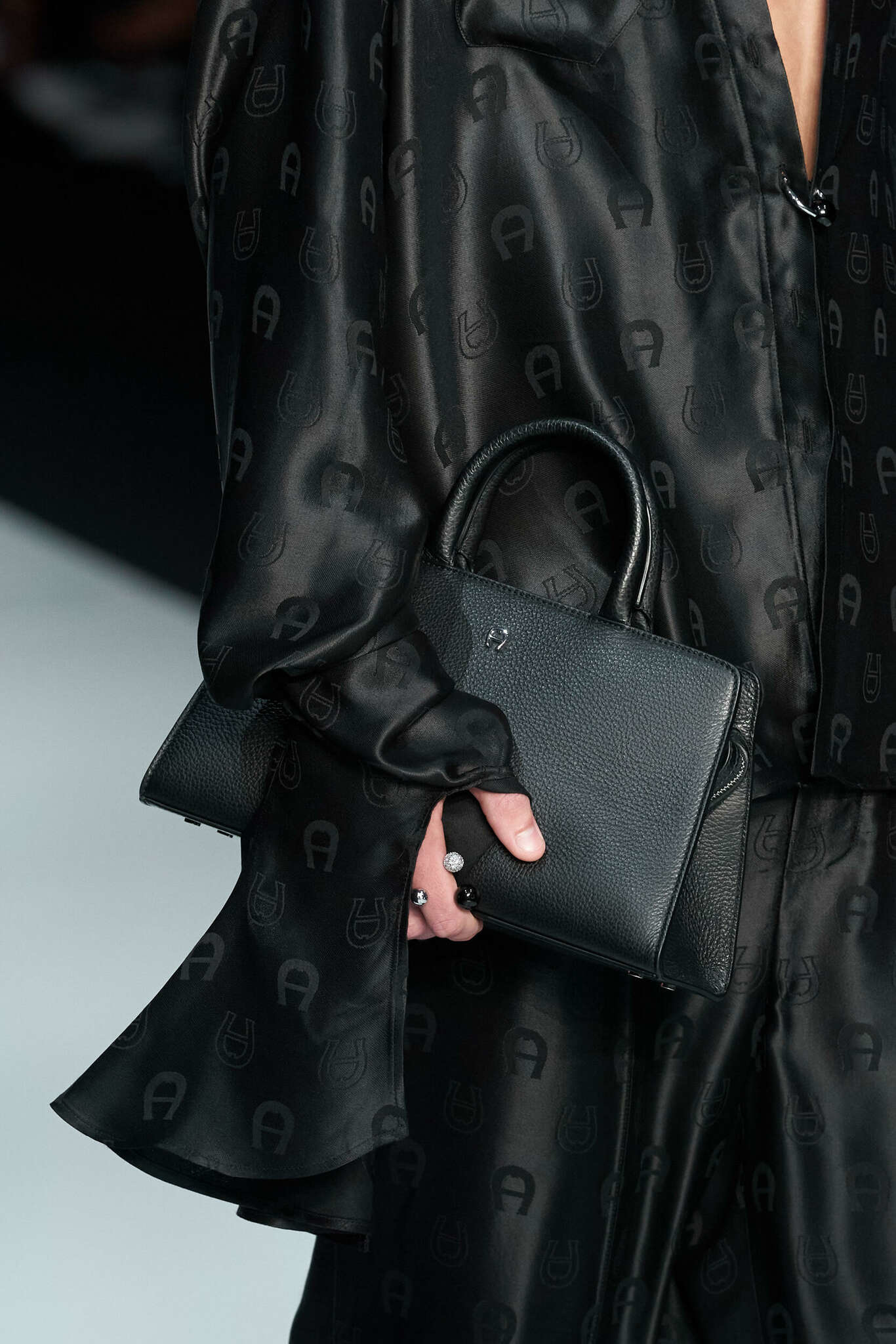 Prestigious Handbag από το Brand Aigner