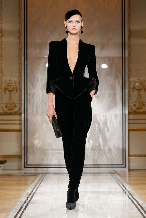 &Tau;&zeta;ό&rho;&tau;&zeta;&iota;&omicron; &Alpha;&rho;&mu;ά&nu;&iota; &pi;έ&theta;&alpha;&nu;&epsilon;1