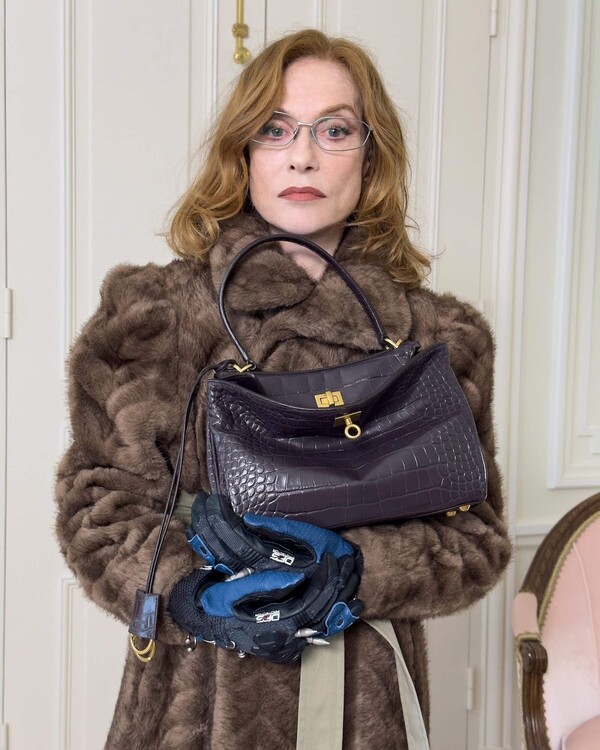 &Kappa;&alpha;&mu;&pi;ά&nu;&iota;&alpha; Balenciaga &mu;&epsilon; &tau;&eta;&nu; Claudia Schiffer11