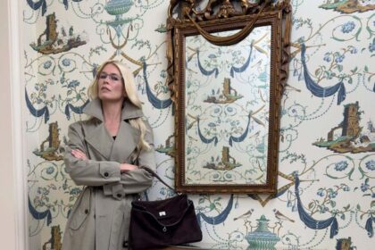 Καμπάνια Balenciaga με την Claudia Schiffer