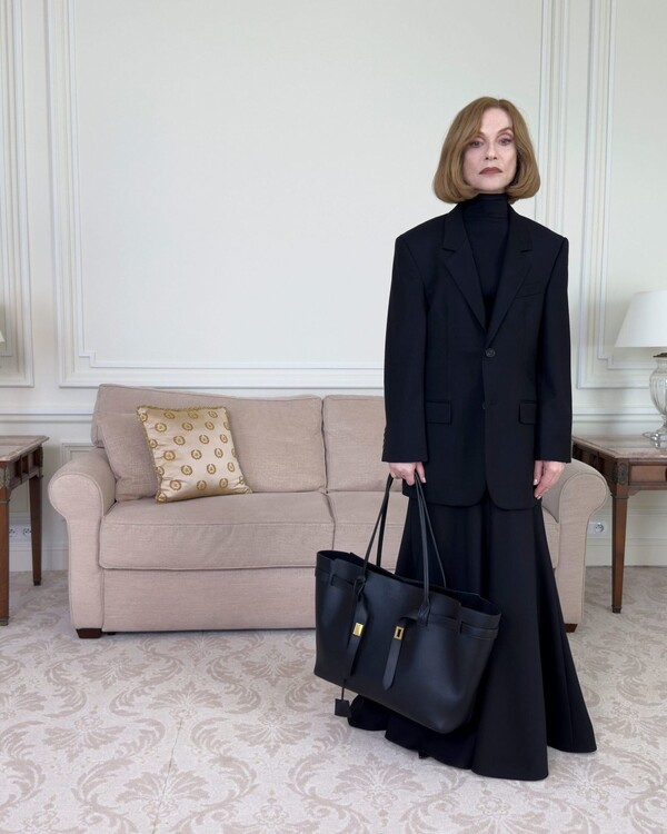 &Kappa;&alpha;&mu;&pi;ά&nu;&iota;&alpha; Balenciaga &mu;&epsilon; &tau;&eta;&nu; Claudia Schiffer7