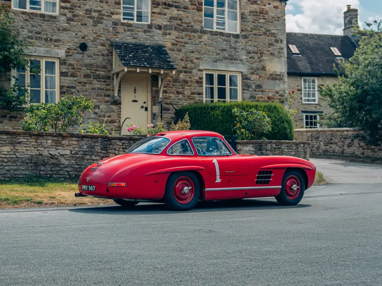 &Kappa;ό&kappa;&kappa;&iota;&nu;&eta; Mercedes &Sigma;&epsilon; &Delta;&eta;&mu;&omicron;&pi;&rho;&alpha;&sigma;ί&alpha;1