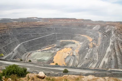 Περικοπές στην Εξόρυξη Διαμαντιών στη Debswana