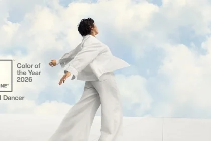 251205 Pantone Khroma Tes Khronias Periodiko Big