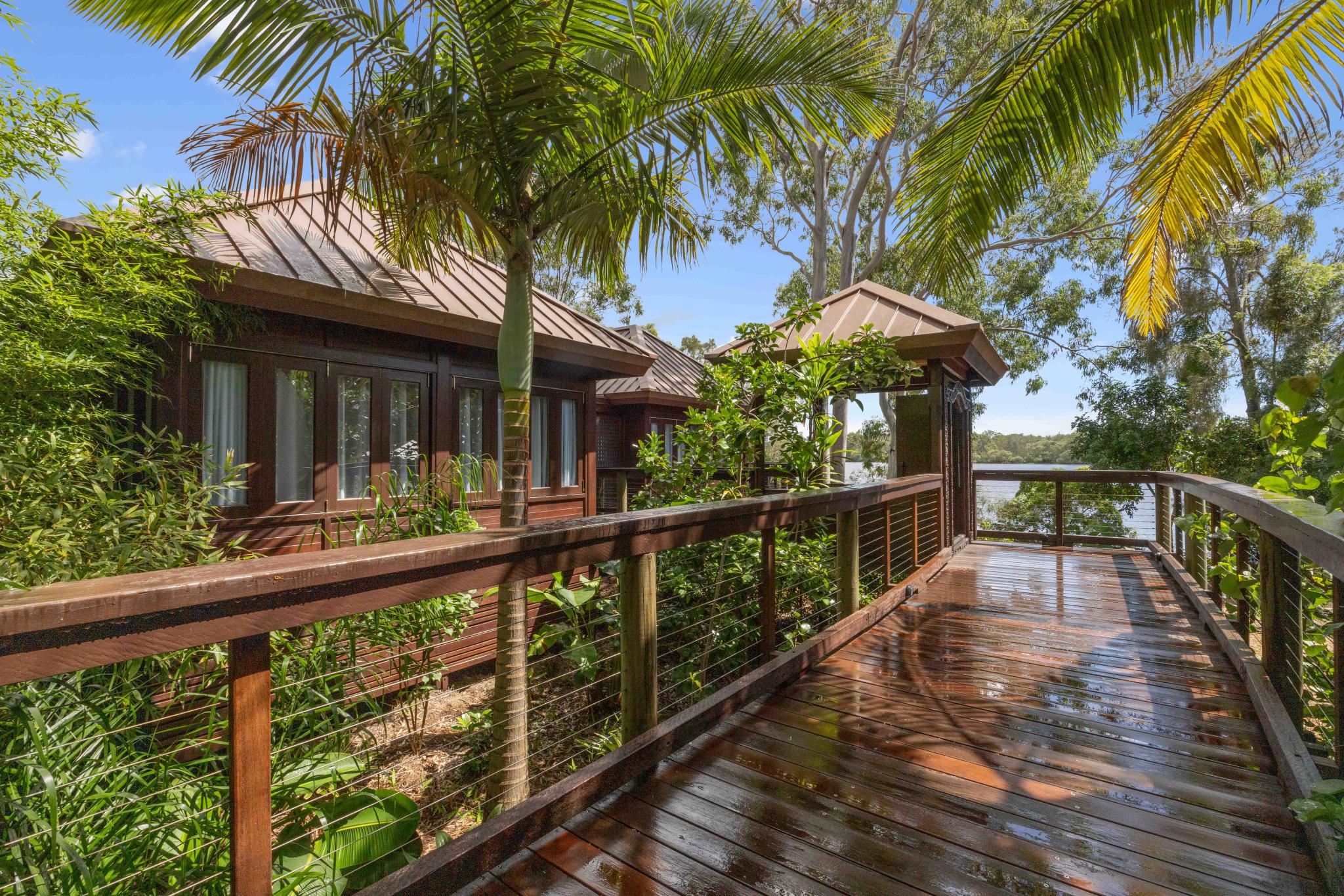 &Iota;&sigma;&tau;&omicron;&lambda;ό&gamma;&iota;&omicron; &tau;&omicron;&upsilon; Makepeace Island