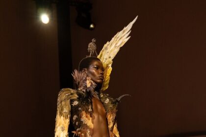 Schiaparelli Άνοιξη 2026 Αγωνία και Έκσταση Υψηλή Ραπτική Σαν ζωντανή τέχνη