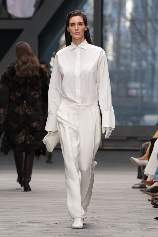 Calvin Klein &Alpha;&nu;ά&mu;&epsilon;&sigma;&alpha; &sigma;&tau;&omicron;&nu; &Mu;ύ&theta;&omicron; &kappa;&alpha;&iota; &tau;&omicron; &Pi;&alpha;&rho;ό&nu;4