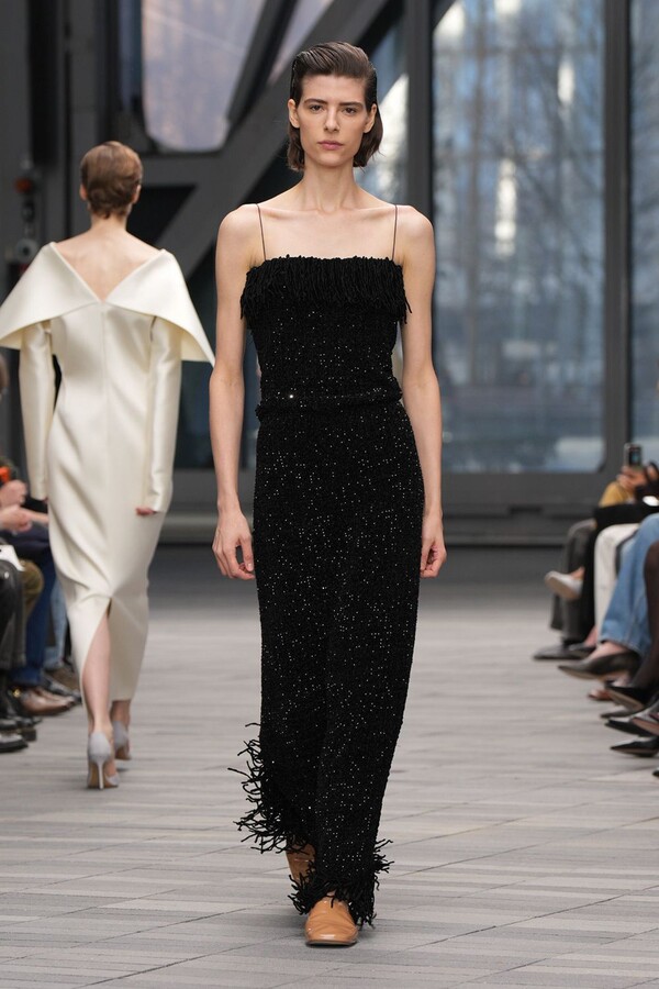 Calvin Klein &Alpha;&nu;ά&mu;&epsilon;&sigma;&alpha; &sigma;&tau;&omicron;&nu; &Mu;ύ&theta;&omicron; &kappa;&alpha;&iota; &tau;&omicron; &Pi;&alpha;&rho;ό&nu;6