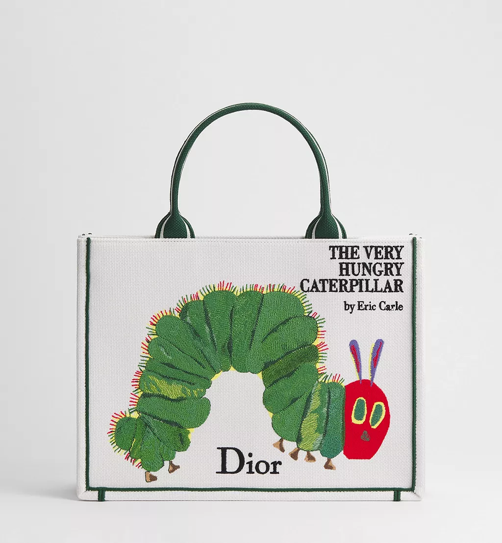 Dior Book Tote Όταν το Βιβλίο Γίνεται Μόδα